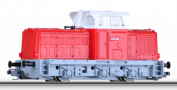 dieselová lokomotiva červená, šedý rám a pojezd, typ V41