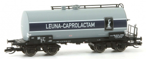 kotlový vůz šedý s modrým pruhem „LEUNA-CAPROLACTAM“, typ ZZw
