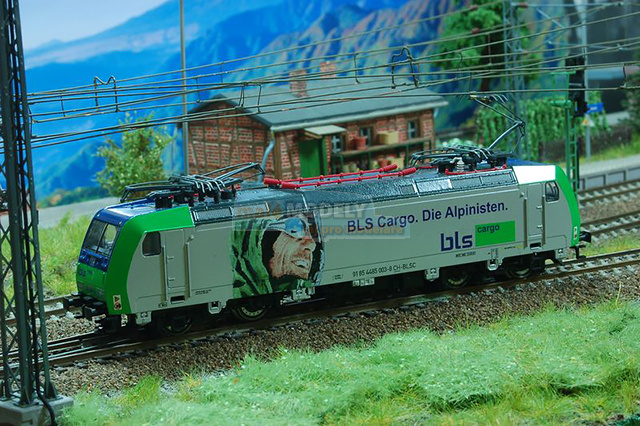 Elektrická lokomotiva řady 485 BLS Alpinisten