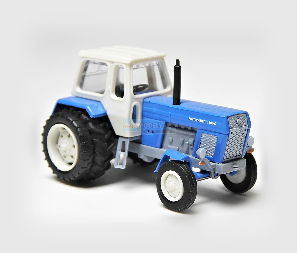 Traktor Fortschritt modrý - zdvojená zadní kola
