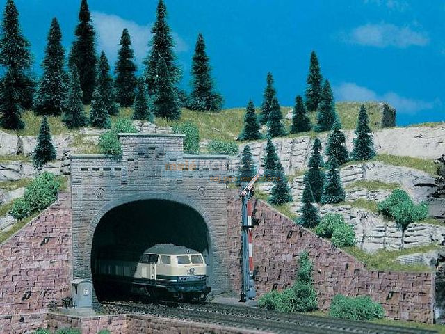 Portál tunelu s nástavbou, dvoujkolejný