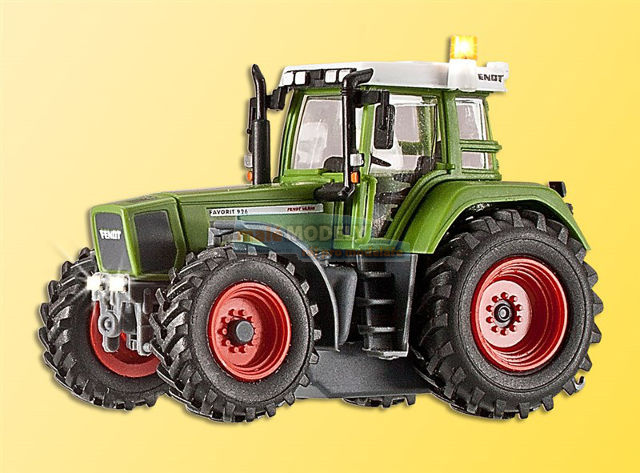 Traktor Fendt Vario 926 s osvětlením a žlutým blikajícím světlem, funkční model