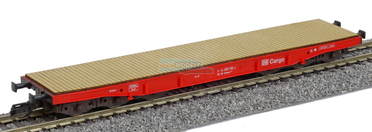 Plošinových vůz červený DB Cargo