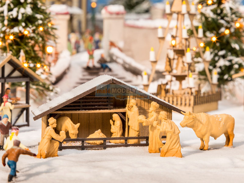 Weihnachtsmarkt-Krippe mit Figuren in Holzoptik